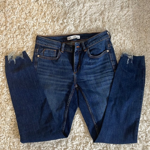 Zara dark wash skinny jeans sz 6